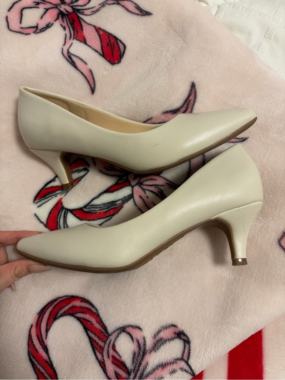 Classic Cream Pointed-Toe Mid Heel Pumps